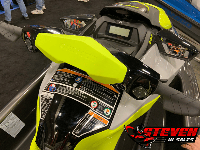 Sea-Doo GTI SE handle bars and display pose